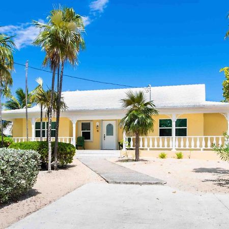 Thatch Hill - Renovated Beach House With Pool, Short Walk To The Rum Point Club Driftwood Village Екстериор снимка