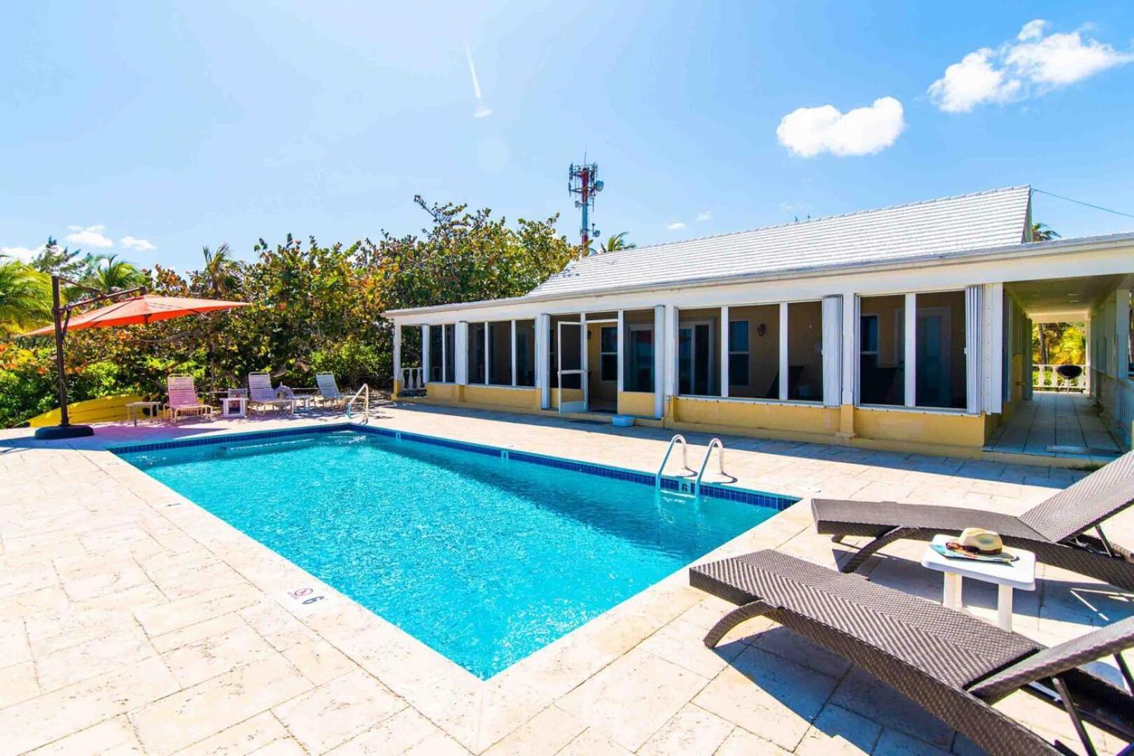 Thatch Hill - Renovated Beach House With Pool, Short Walk To The Rum Point Club Driftwood Village Екстериор снимка