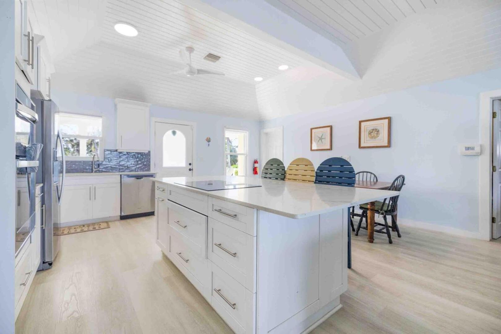 Thatch Hill - Renovated Beach House With Pool, Short Walk To The Rum Point Club Driftwood Village Екстериор снимка