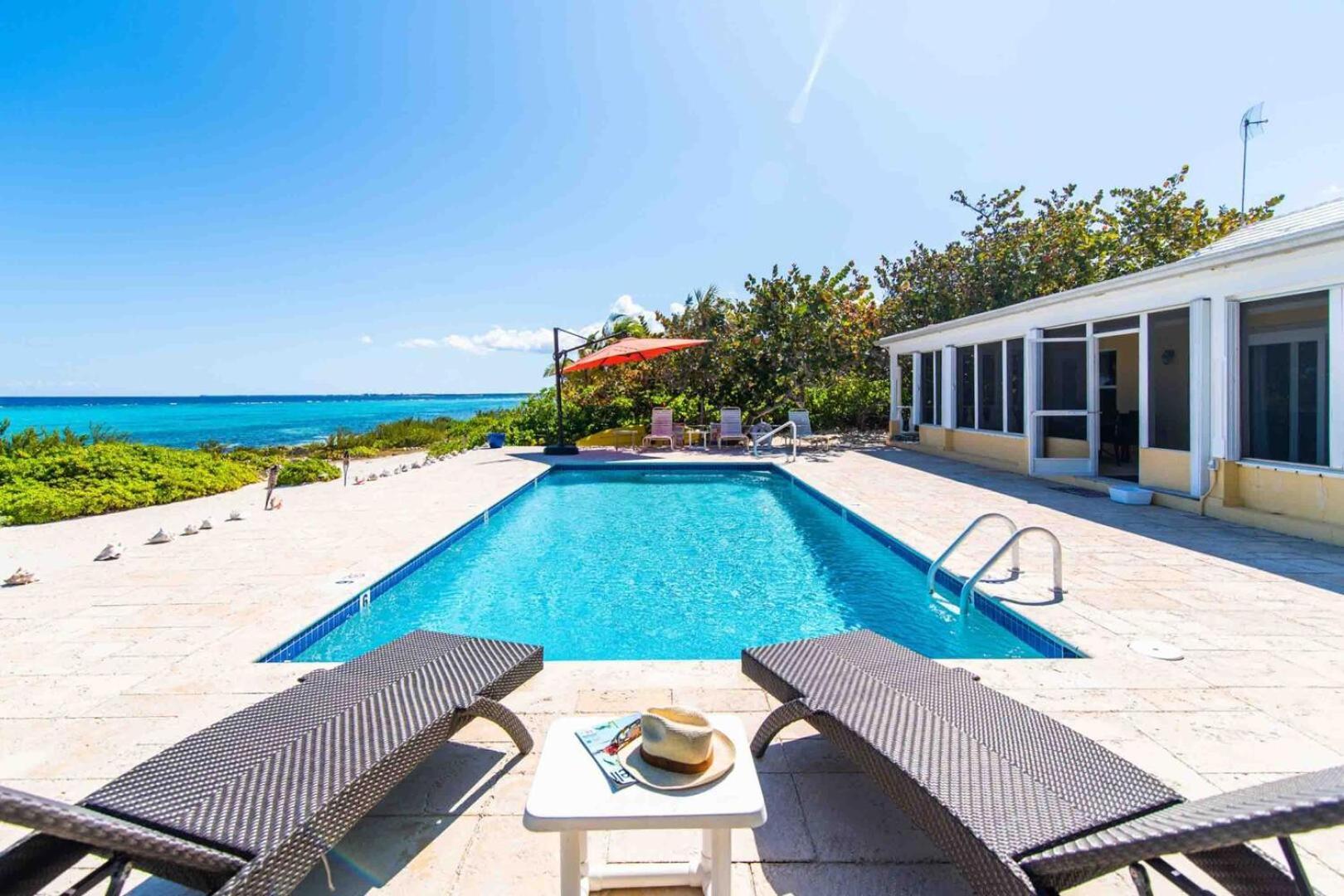 Thatch Hill - Renovated Beach House With Pool, Short Walk To The Rum Point Club Driftwood Village Екстериор снимка